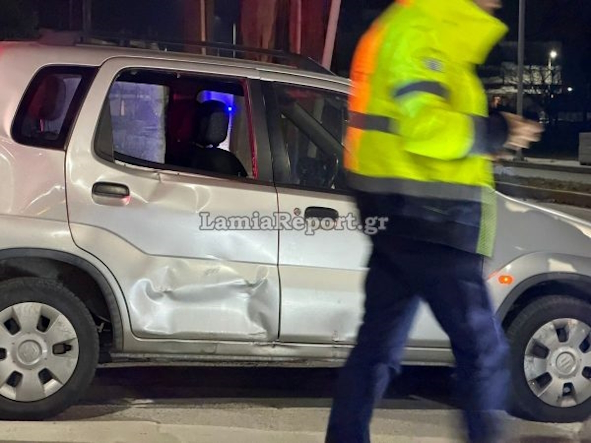 Λαμία: Τροχαίο ατύχημα σε διασταύρωση - Στο νοσοκομείο με τραύματα ο οδηγός μηχανής 4 Λαμία
