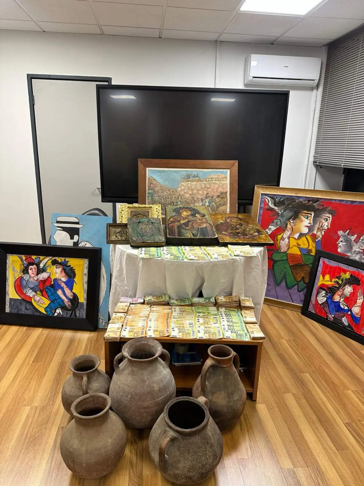 Η Λόλα Νταϊφά καταγγέλλει: «Είδα τα κλεμμένα κοσμήματά μου στην εκπομπή του Γιώργου Τσαγκαράκη»