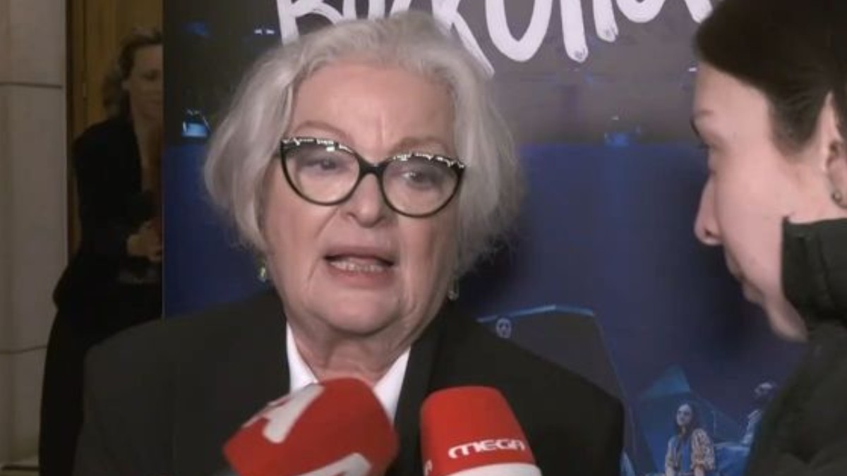 Τάνια Τσανακλίδου μετά την περιπέτεια υγείας: «Πέρασα δύσκολα, τώρα με το μπαστουνάκι μου»