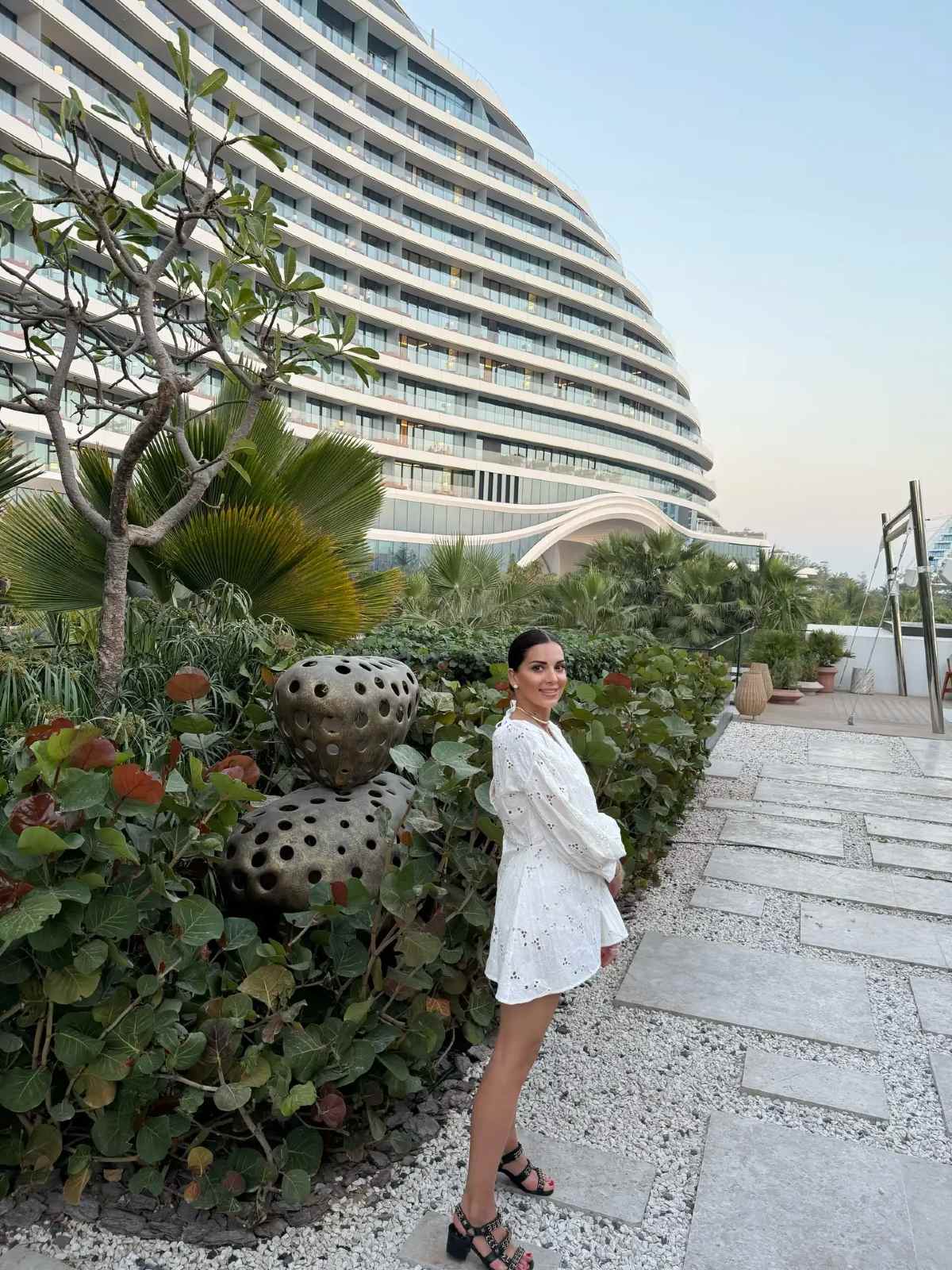 Τσιμτσιλή για τις επιθέσεις στο Ντουμπάι: «Ήμουν εκεί μόλις μια εβδομάδα πριν, στάθηκα τυχερή» 19 Η Σταματίνα Τσιμτσιλή στο Ντουμπάι