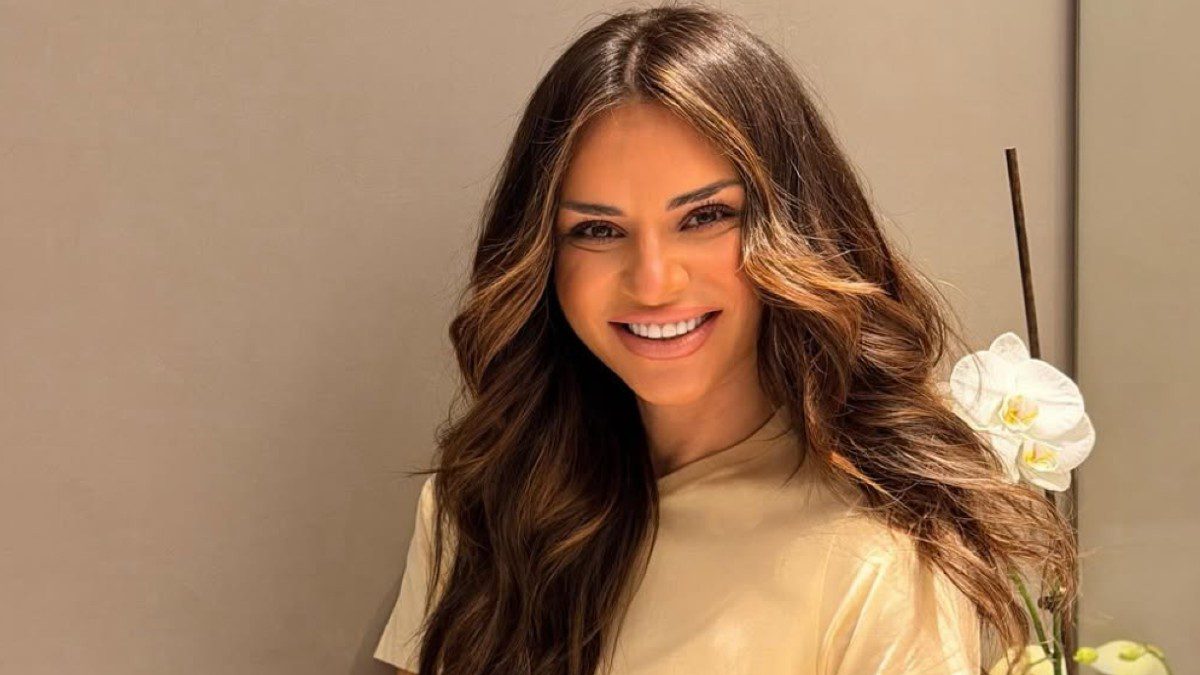 Home 66 Μπεζ & λευκό: Πώς να ενσωματώσεις με κομψότητα τον πιο εκλεπτυσμένο συνδυασμό της άνοιξης – Η Ελένη Τσολάκη μας εμπνέει