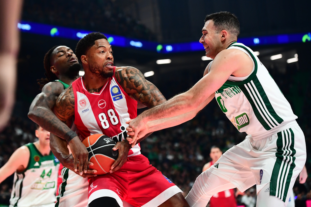 Ολυμπιακός: Τραυματισμός στο γαστροκνήμιο για τον Ταϊρίκ Τζόουνς, εκτός για 15 ημέρες