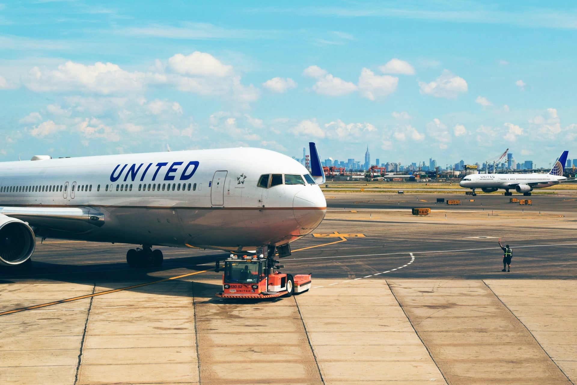 United Airlines: Έτοιμη για πετρέλαιο στα 175 δολάρια το βαρέλι – Μειώσεις πτήσεων εξαιτίας της σύγκρουσης στο Ιράν
