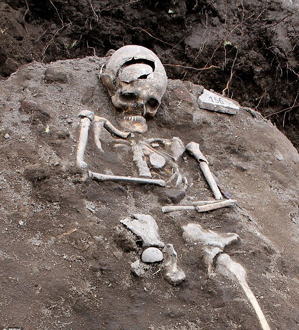 Βουλγαρία: Βρέθηκαν σκελετοί…βαμπίρ! – Είναι δυνατόν να υπήρξαν στ’ αλήθεια οι βρυκόλακες; 3 Βουλγαρία: Βρέθηκαν σκελετοί…βαμπίρ! – Είναι δυνατόν να υπήρξαν στ’ αλήθεια οι βρυκόλακες;