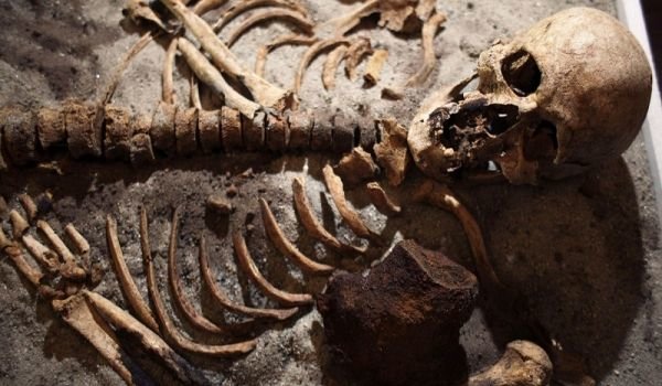 Βουλγαρία: Βρέθηκαν σκελετοί…βαμπίρ! – Είναι δυνατόν να υπήρξαν στ’ αλήθεια οι βρυκόλακες; 4 Βουλγαρία: Βρέθηκαν σκελετοί…βαμπίρ! – Είναι δυνατόν να υπήρξαν στ’ αλήθεια οι βρυκόλακες;