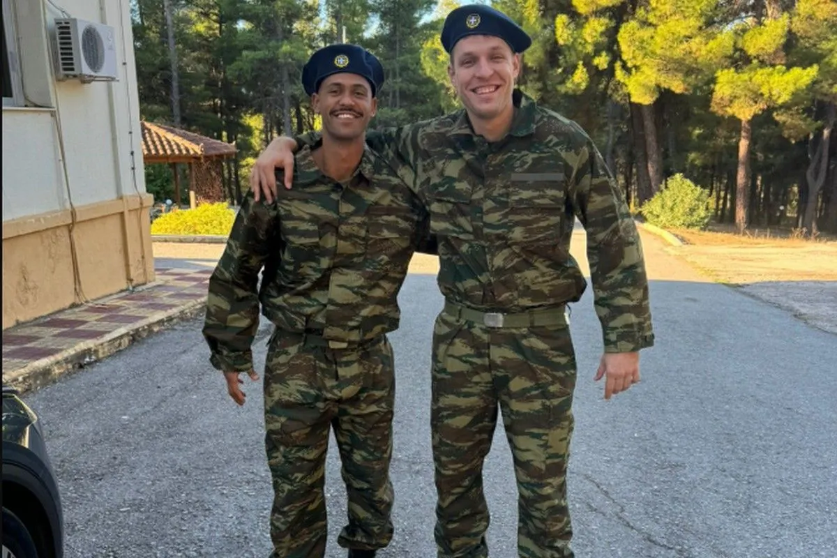 Ο Ολυμπιακός δημοσίευσε εικόνα των Βεζένκοφ, Ντόρσεϊ και Γουόκαπ στα χακί: «Αναμένουμε παρόμοια από τον Γιαννακόπουλο»