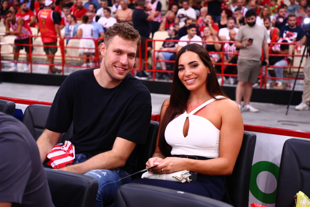 Ο Σάσα Βεζένκοφ και η Νικόλ Ελευθεριάδου τερμάτισαν τη σχέση τους μετά από τέσσερα χρόνια μαζί