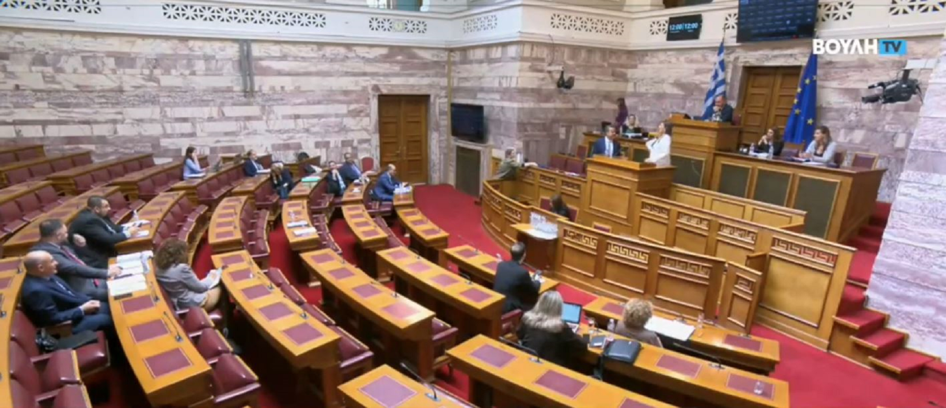 Βουλή: Ο Παπασταύρου, η Κωνσταντοπούλου και το… νερό – Βίντεο