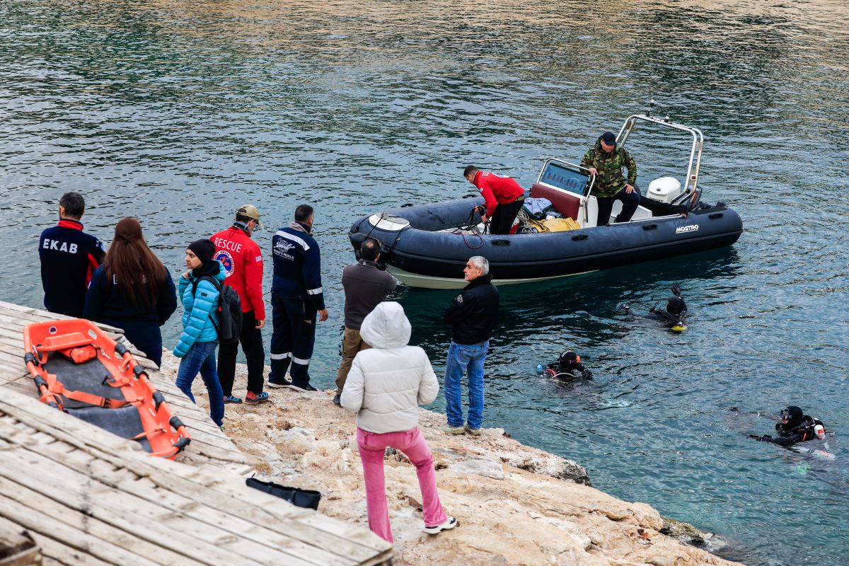 Home 59 Βουλιαγμένη: Το Σάββατο η δύσκολη επιχείρηση ανάσυρσης της σορός του 34χρονου δύτη – Οι κάθετες «καταβόθρες» και τα «τυφλά» σημεία