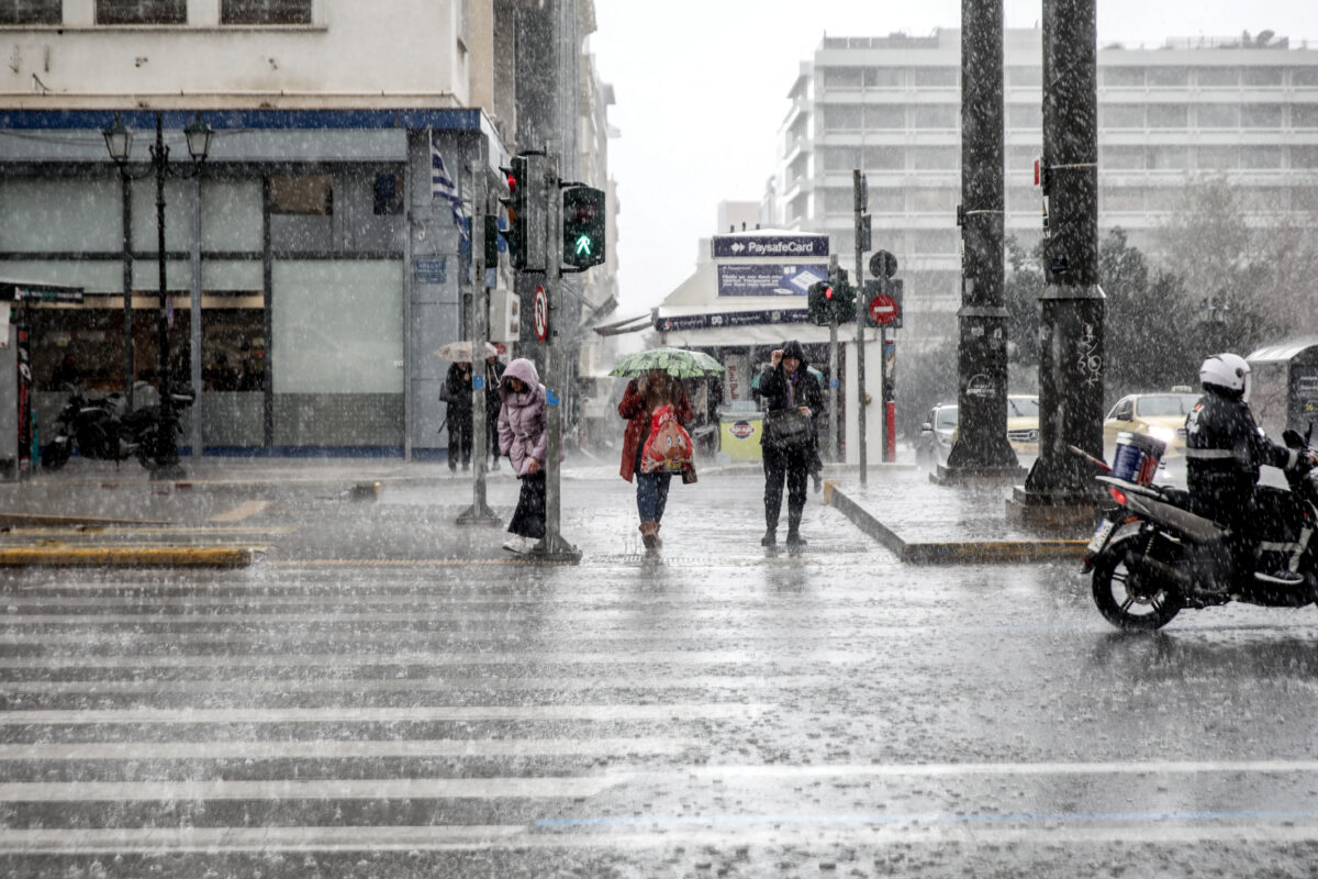 Καιρός – Καλλιάνος: Καταιγίδες, χιονοπτώσεις και ισχυροί άνεμοι την Τρίτη και την Τετάρτη – Πιθανότητα μετεωρολογικής βόμβας