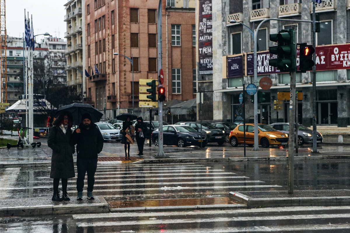 Καιρός: Καταιγίδες, βροχοπτώσεις και αφρικανική σκόνη – Βοριάδες και έντονο κρύο