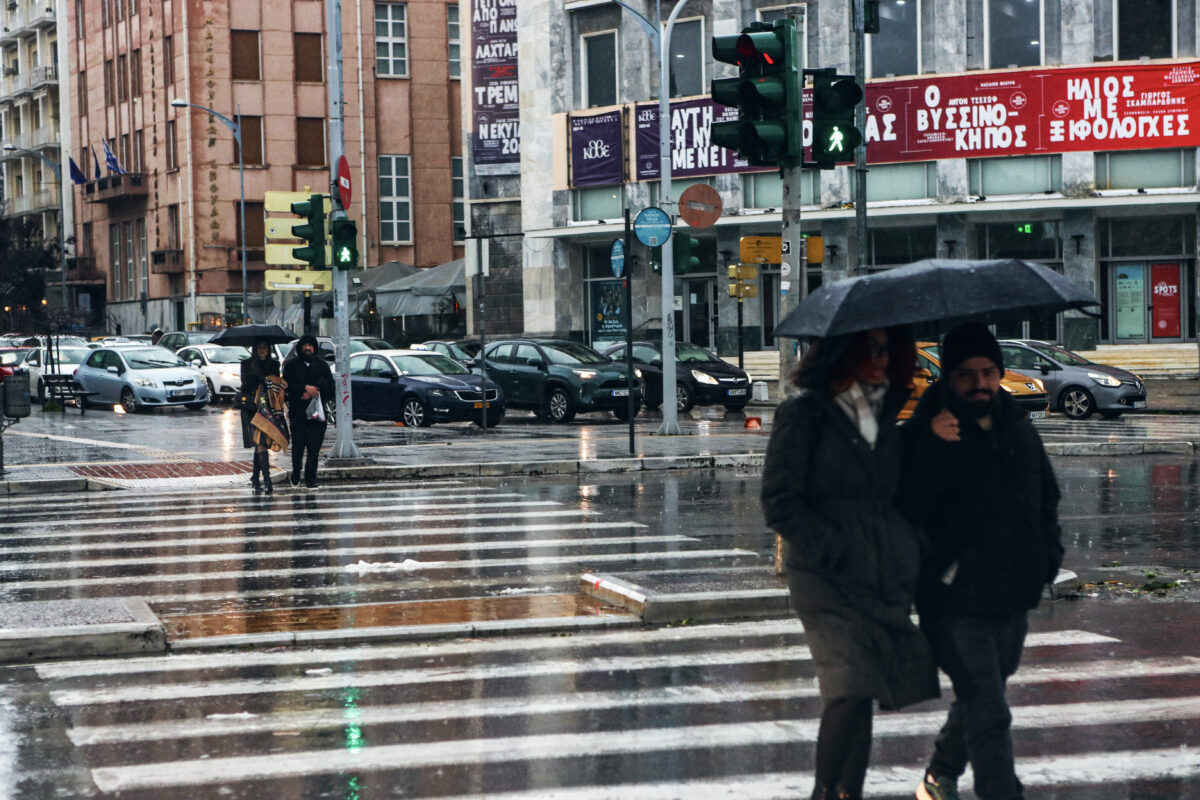 Καιρός σήμερα: Σποραδικές βροχές και καταιγίδες στα δυτικά ηπειρωτικά και το Ιόνιο – Θερμοκρασία έως 19 βαθμούς