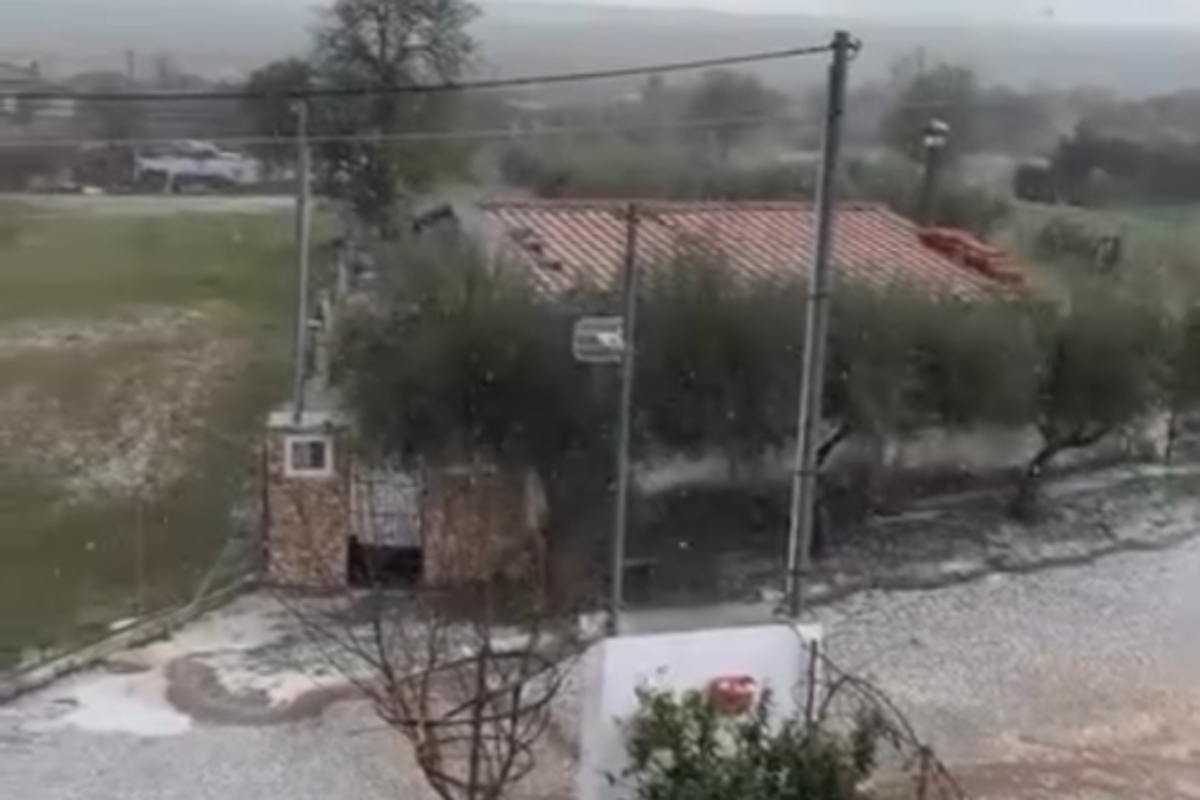 Ξάνθη: Δυνατό κύμα χαλαζιού κάλυψε δρόμους και κατοικίες
