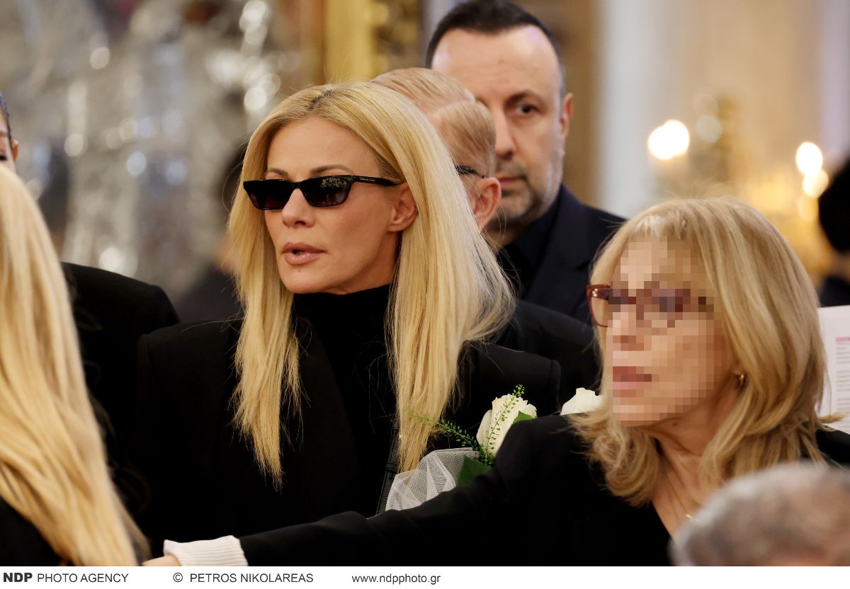 Αποχαιρετισμός Μαρινέλλας: Συγκινεί ο Γιώργος Νταλάρας στον επικήδειο – «Καλό ταξίδι, μάνα» (Βίντεο) 29 Ζέτα Μακρυπούλια