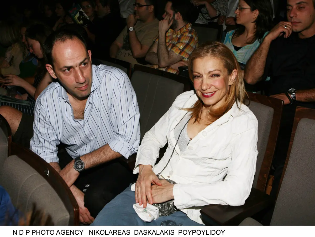 Πέμη Ζούνη: Ανακοίνωσε τον χωρισμό με τον σύζυγό της – «Δεν ζούμε πλέον μαζί» 2 Ζούνη Σκέντζος