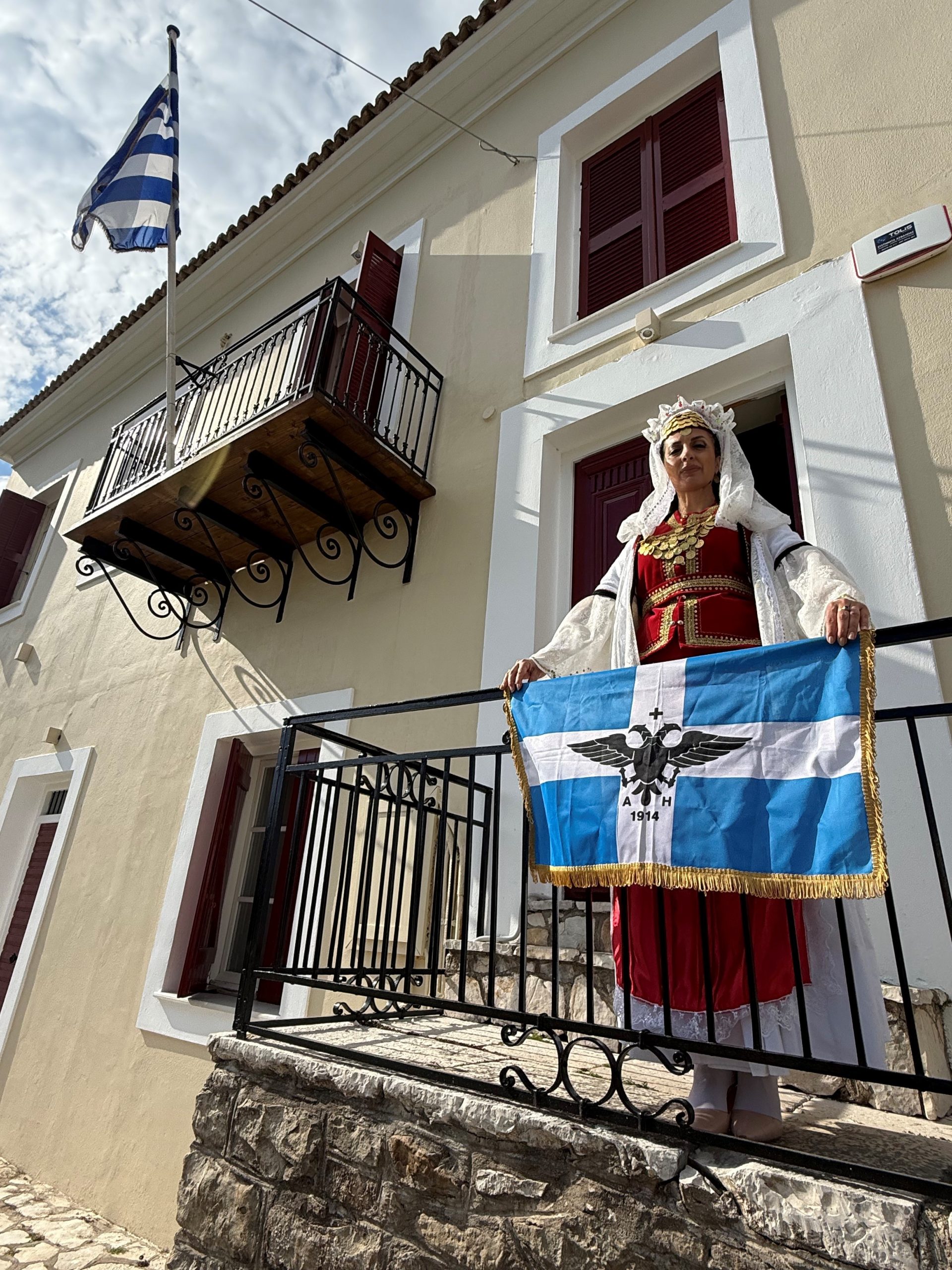 12.000 άτομα παρέλασαν για τα 200 χρόνια από την Έξοδο του Μεσολογγίου