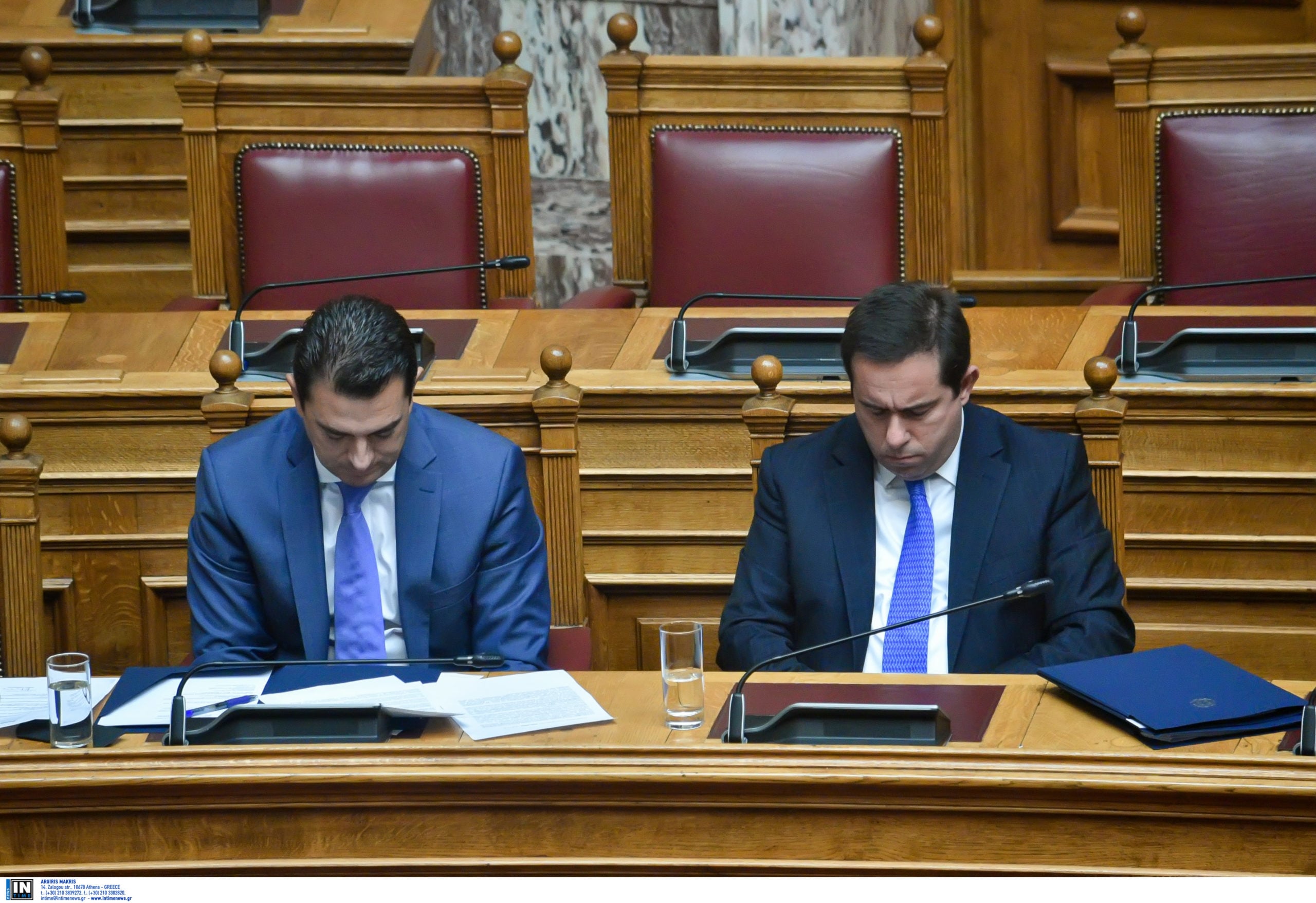 Ο Κώστας Σκρέκας και ο Νότης Μηταράκης αποχώρησαν από τις θέσεις τους