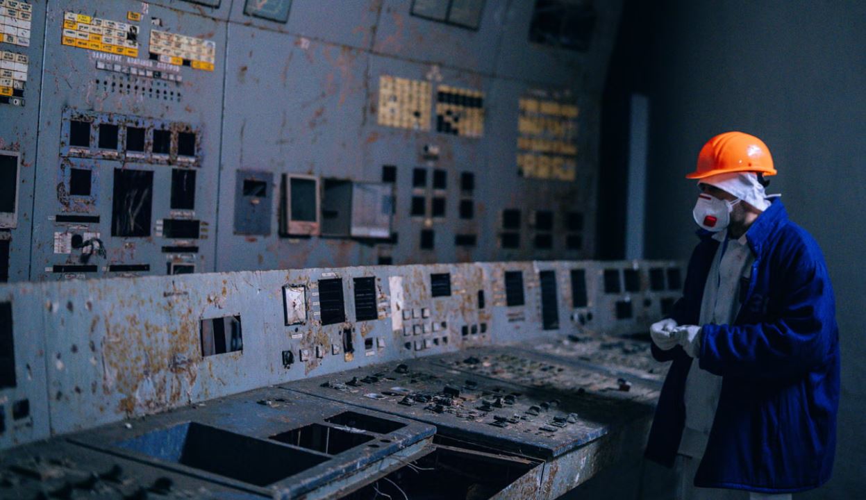 Μέσα στο θάλαμο ελέγχου του αντιδραστήρα Νο 4 όπου συνέβη η καταστροφή το 1986.