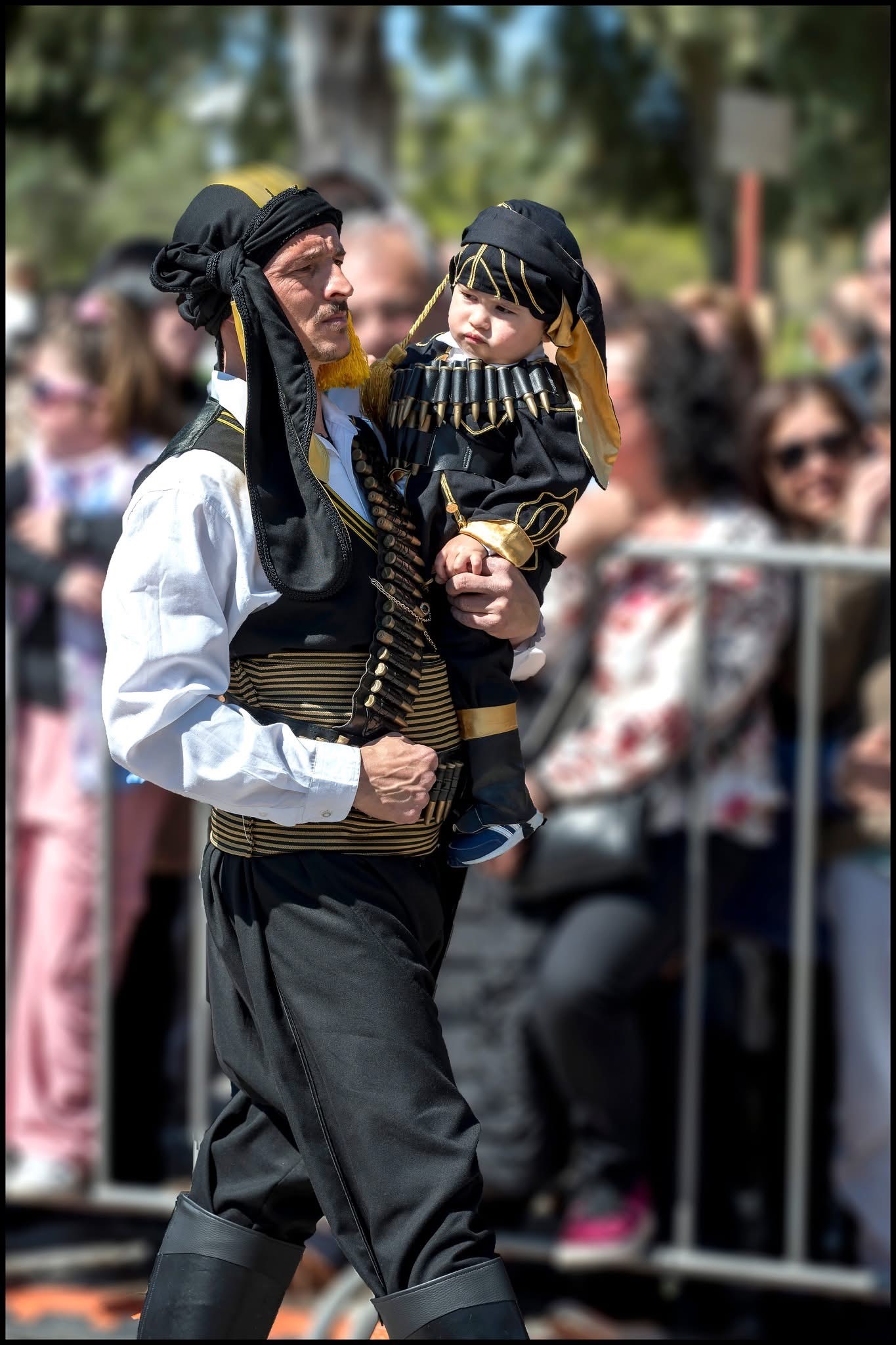 12.000 άτομα παρέλασαν για τα 200 χρόνια από την Έξοδο του Μεσολογγίου