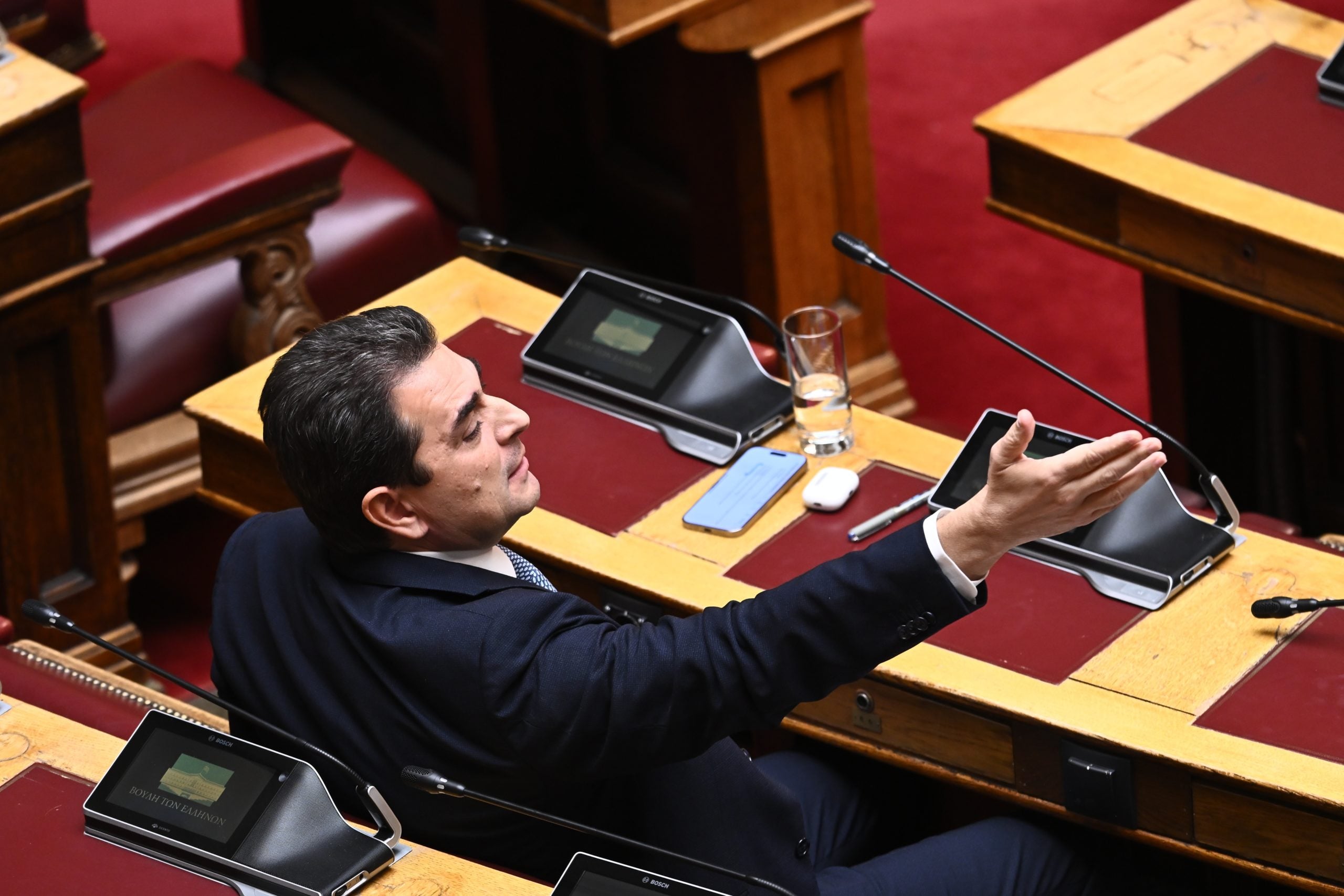 Συζήτηση Σκρέκα με πρώην πρόεδρο ΟΠΕΚΕΠΕ: «Σε ανέδειξα, αλλά μου οφείλεις» – «Το κατάλαβα ξεκάθαρα»