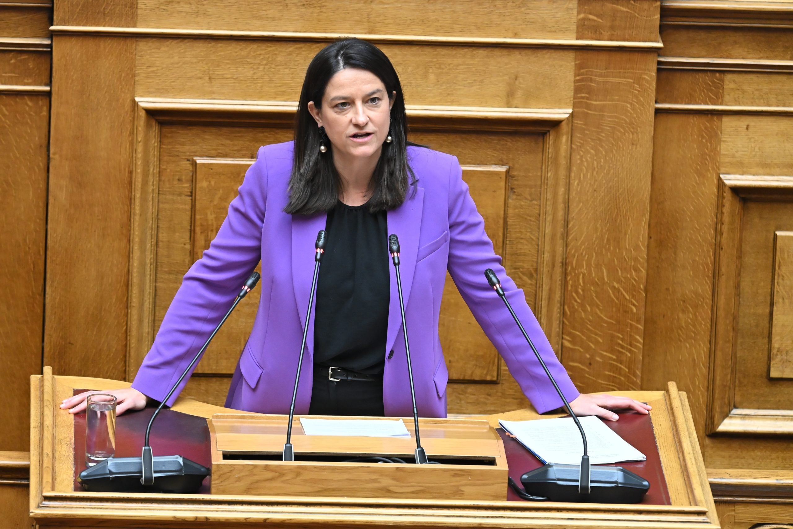 Κεραμέως για την επίθεση στον ΕΦΚΑ: «Η σκέψη μας είναι με τον τραυματισμένο υπάλληλο»