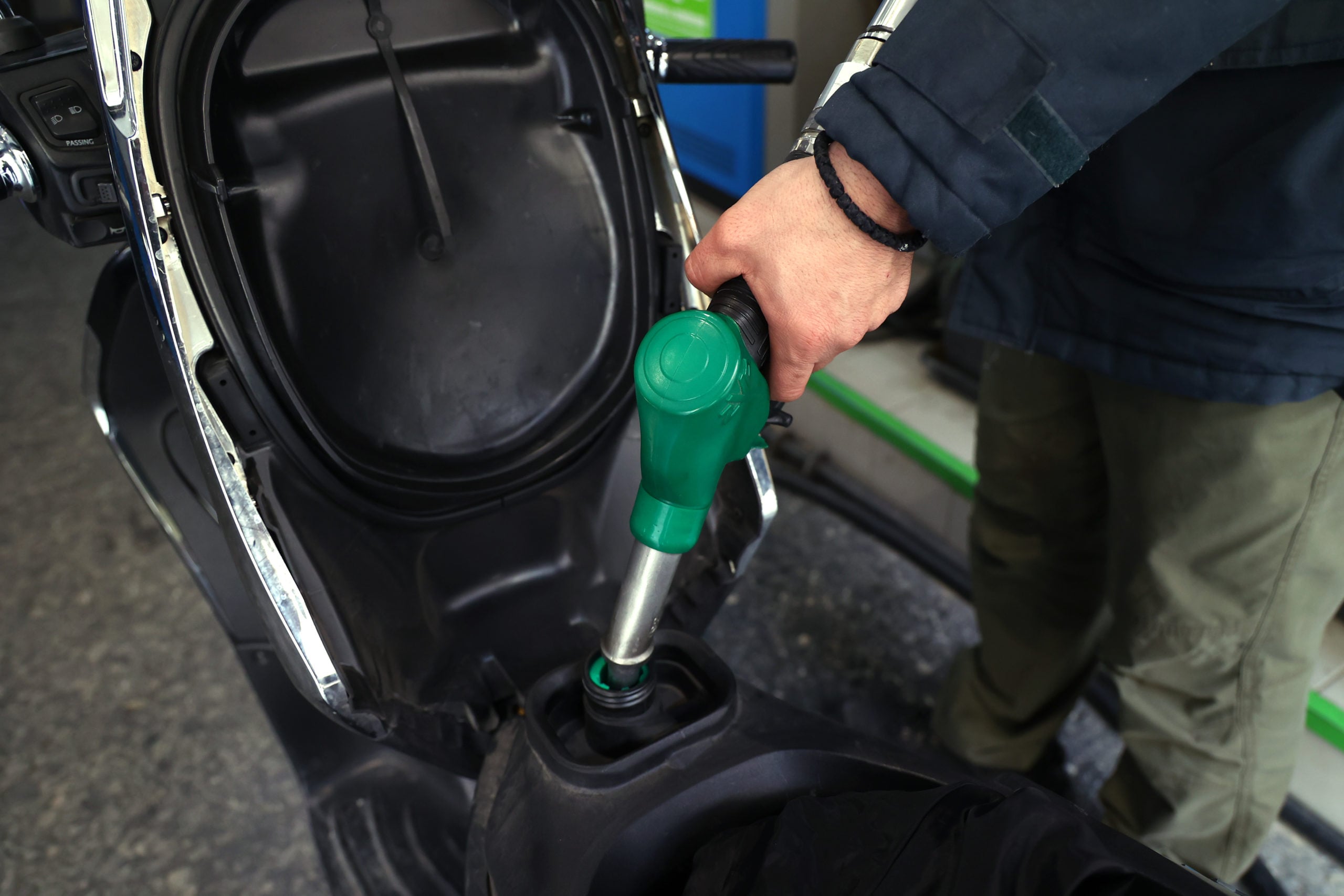 Βενζίνη: Πόσο θα ανέβει η τιμή και πότε ολοκληρώνονται οι πληρωμές για το Fuel Pass