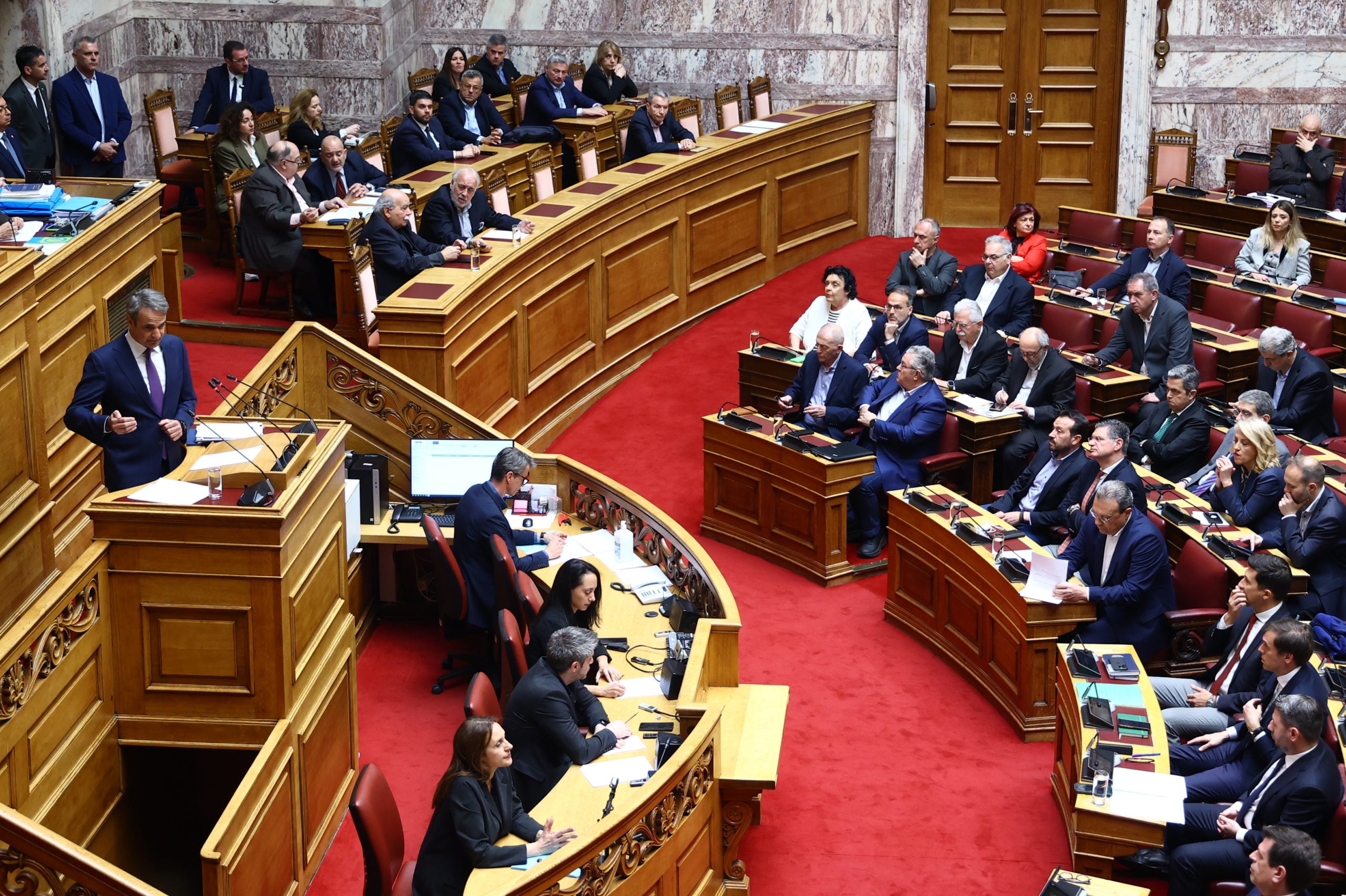 Αντιπαράθεση κορυφής στη Βουλή: Πολιτικές συγκρούσεις με επίκεντρο ΟΠΕΚΕΠΕ, παρακολουθήσεις και εκλογές