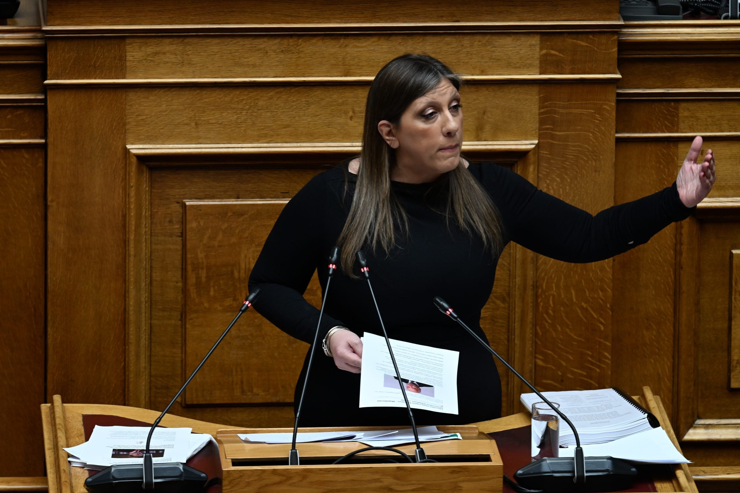 Κωνσταντοπούλου στη Βουλή: Ο λαός συζητάει όλο και πιο έντονα πώς θα απομακρυνθεί αυτή η κυβέρνηση