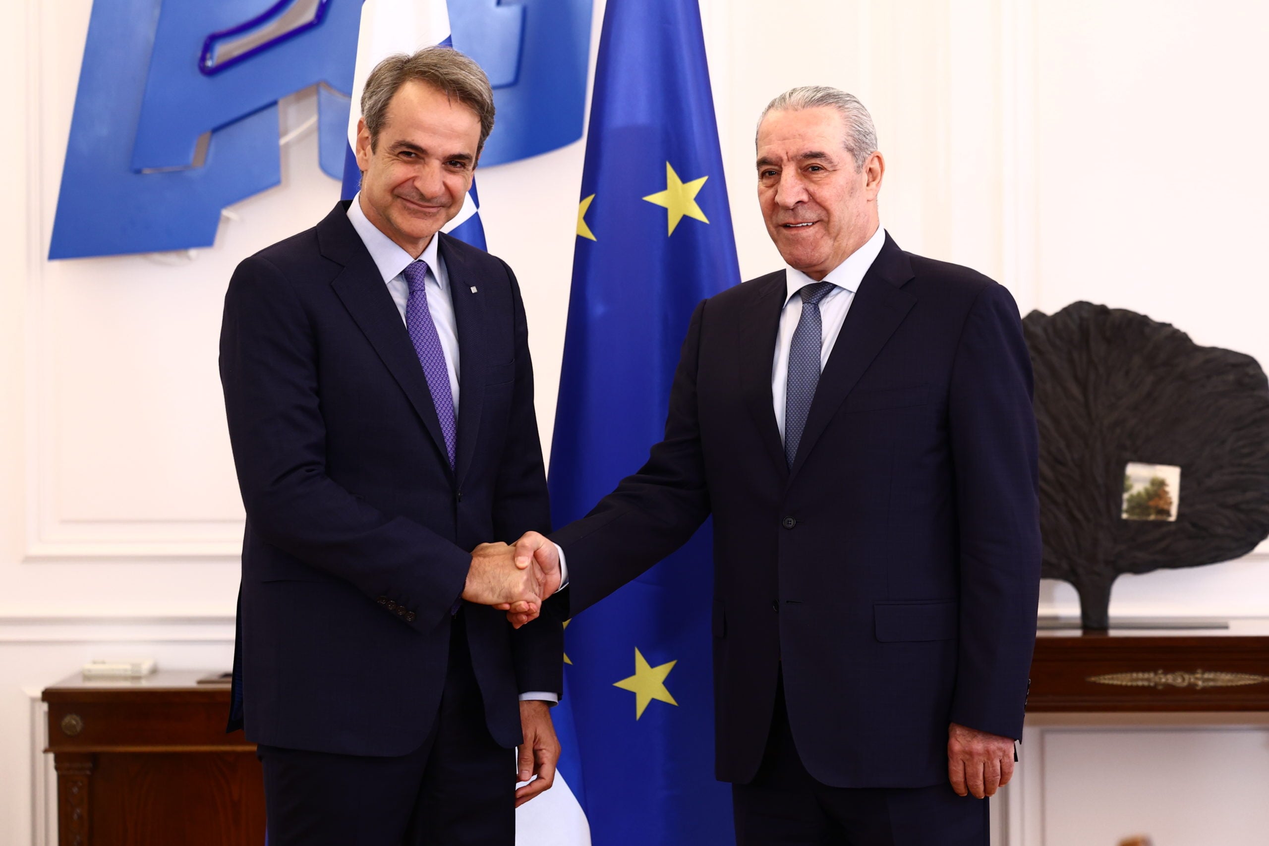 Συνάντηση Μητσοτάκη με Χουσεΐν Αλ-Σέιχ – «Κρίσιμο για την παγκόσμια οικονομία να μείνουν ανοιχτά τα Στενά του Ορμούζ»