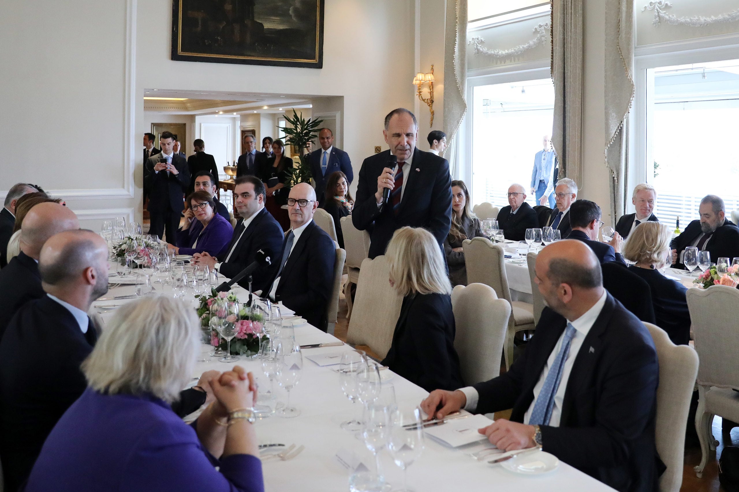 “Το δείπνο που διοργάνωσε ο Γιώργος Γεραπετρίτης για τους Γάλλους υπουργούς”