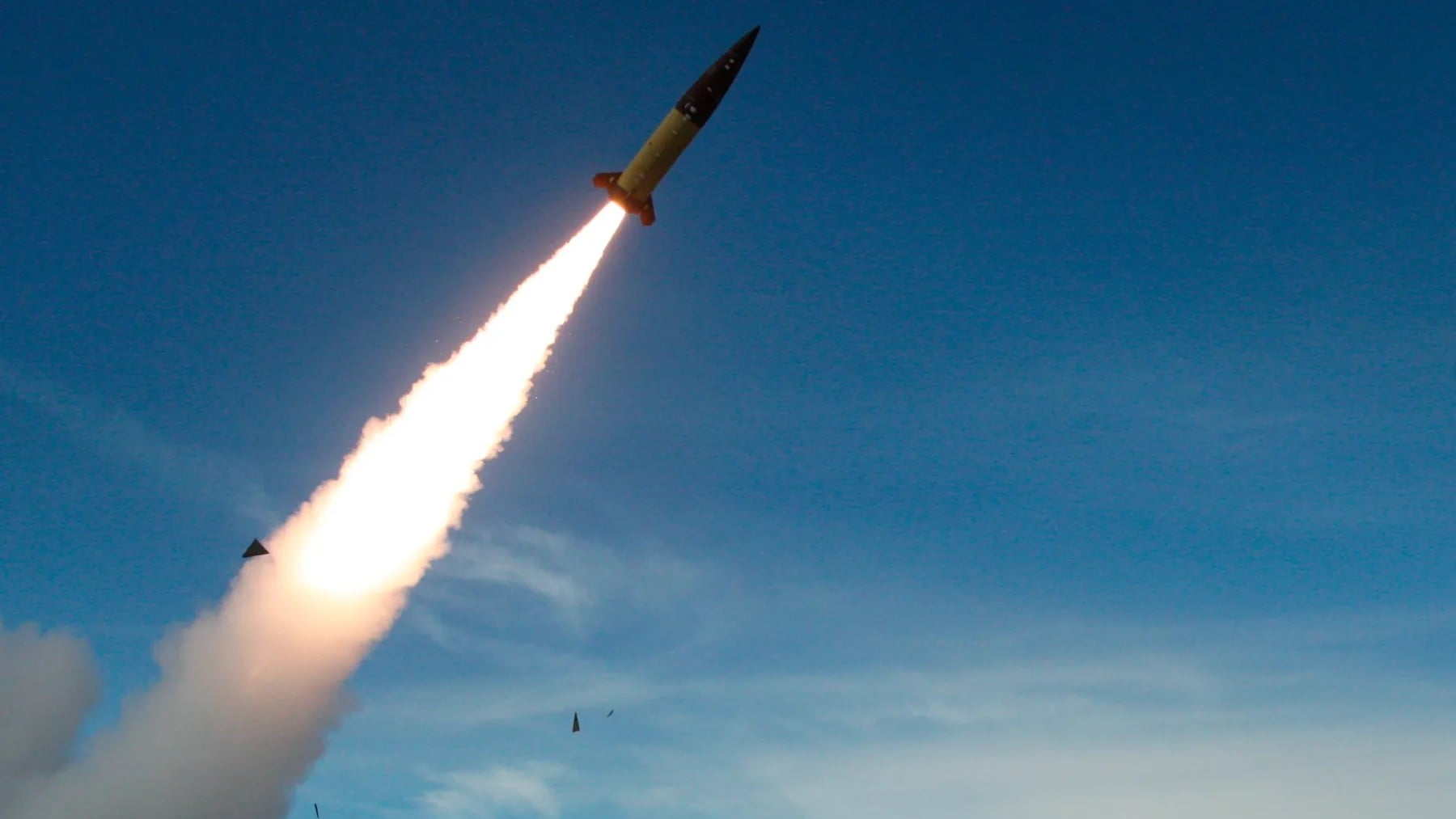 Βόρεια Κορέα: Δοκιμαστική εκτόξευση βαλλιστικού πυραύλου στην Ανατολική Θάλασσα