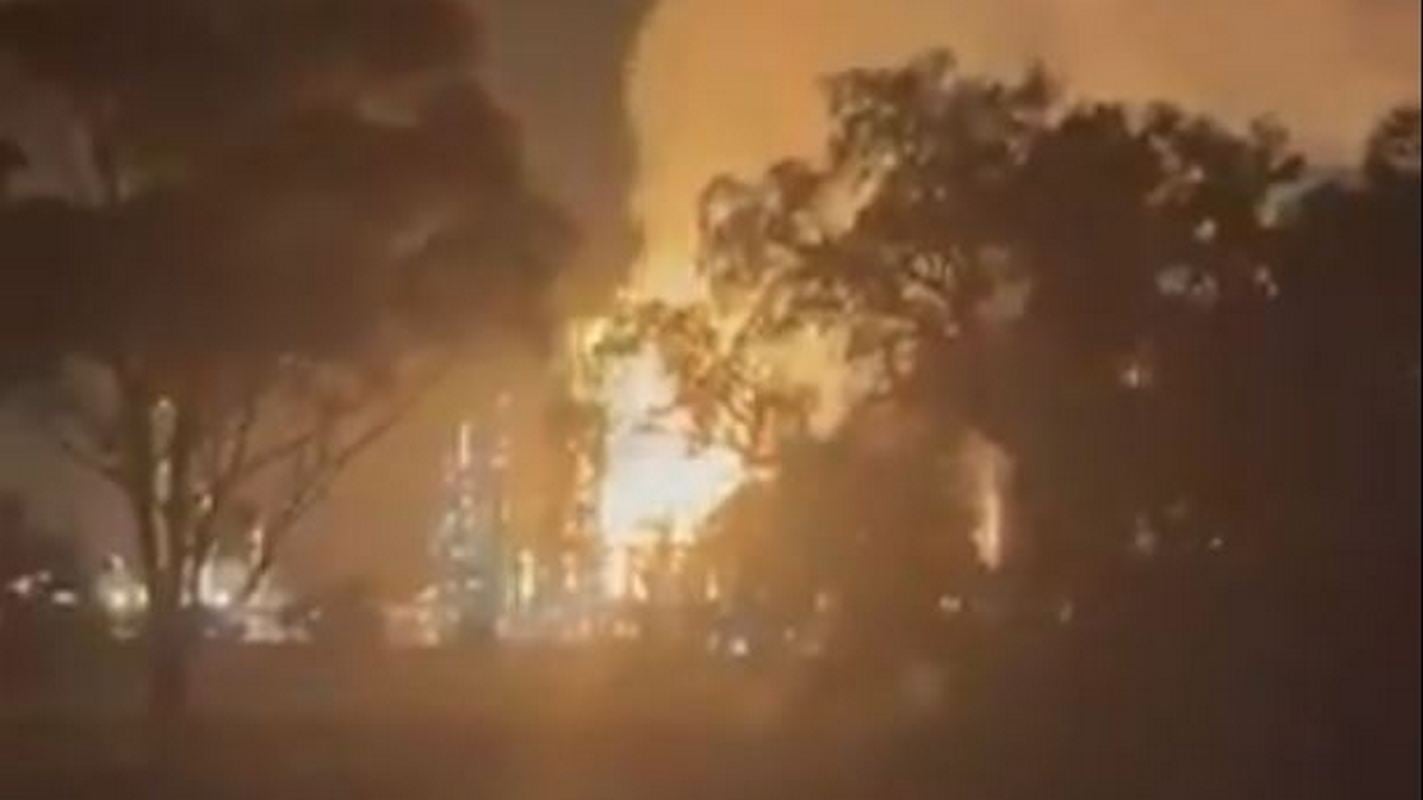 Αυστραλία: Τεράστια φωτιά σε διυλιστήριο της Viva Energy στο Τζιλόνγκ