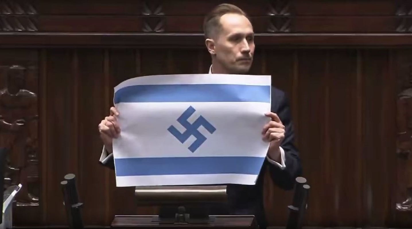 Πολωνία: Ακροδεξιός βουλευτής ύψωσε στη Βουλή σημαία του Ισραήλ με σβάστικα – ΒΙΝΤΕΟ