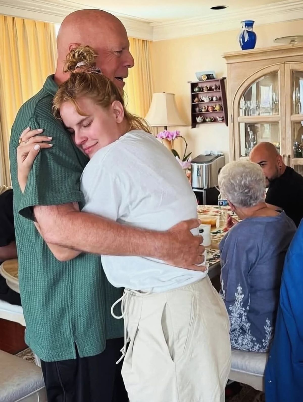 Οι φωτογραφίες του Μπρους Γουίλις με την οικογένειά του