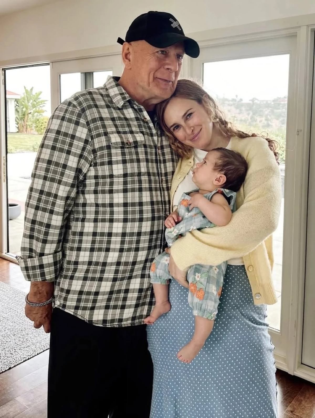 Οι φωτογραφίες του Μπρους Γουίλις με την οικογένειά του