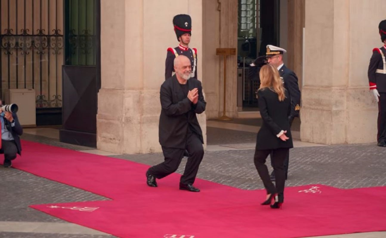 Ο Έντι Ράμα υποκλίθηκε ξανά στη Μελόνι – «Καμία ιταλική ηγεσία δεν πέτυχε όσα εκείνη» – ΒΙΝΤΕΟ