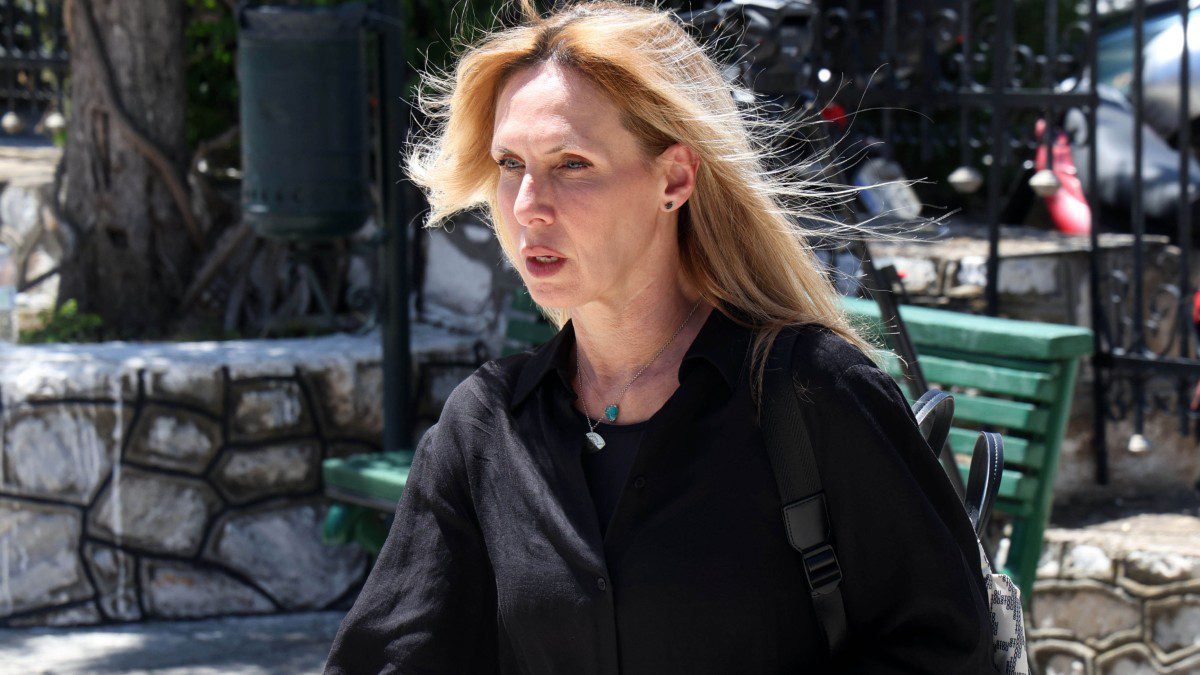 Εβελίνα Παπούλια