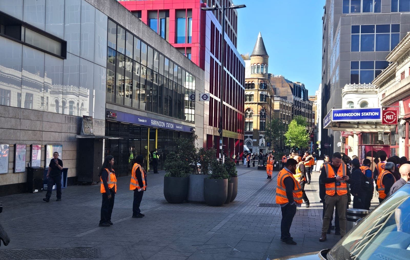 Λονδίνο: Συναγερμός στον σταθμό Farringdon – Ισχυρή παρουσία αστυνομίας στο σημείο