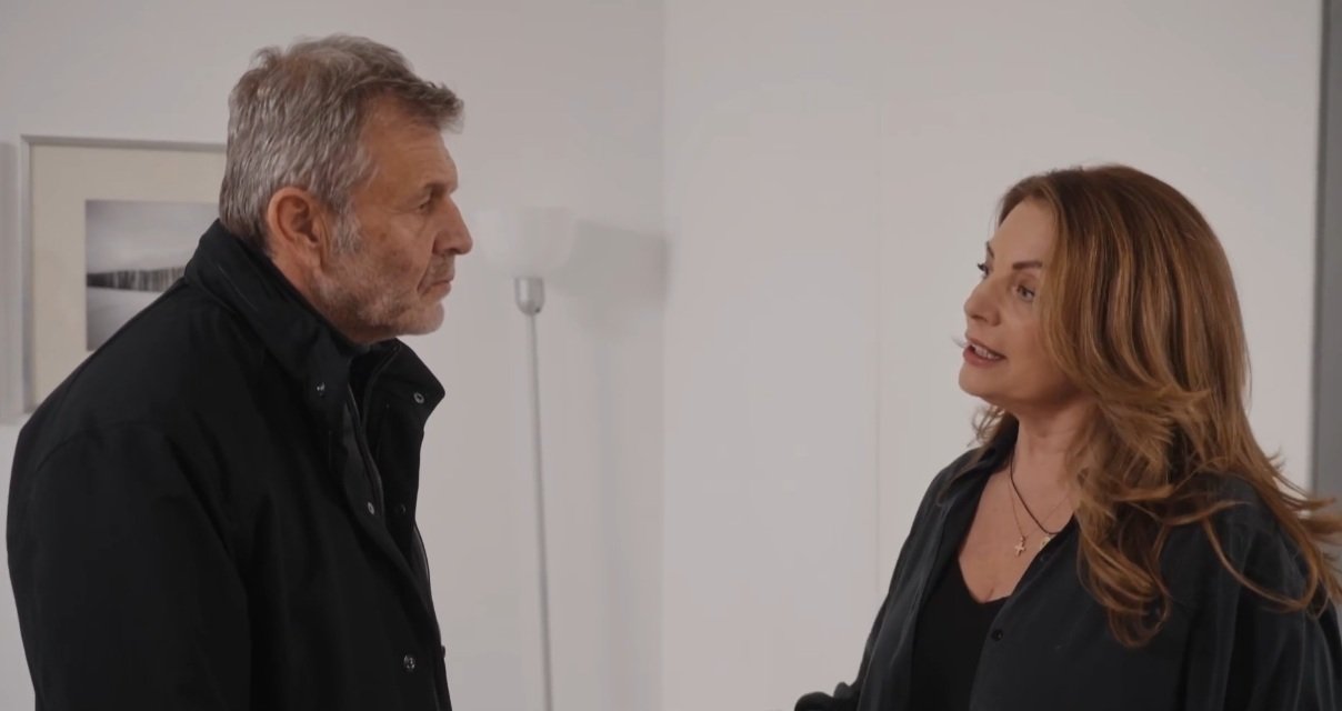 Η γη της ελιάς: Ο γάμος του Τζον με την Αθηνά κρέμεται από μια κλωστή 4 Η γη της ελιάς: Ο γάμος του Τζον με την Αθηνά κρέμεται από μια κλωστή