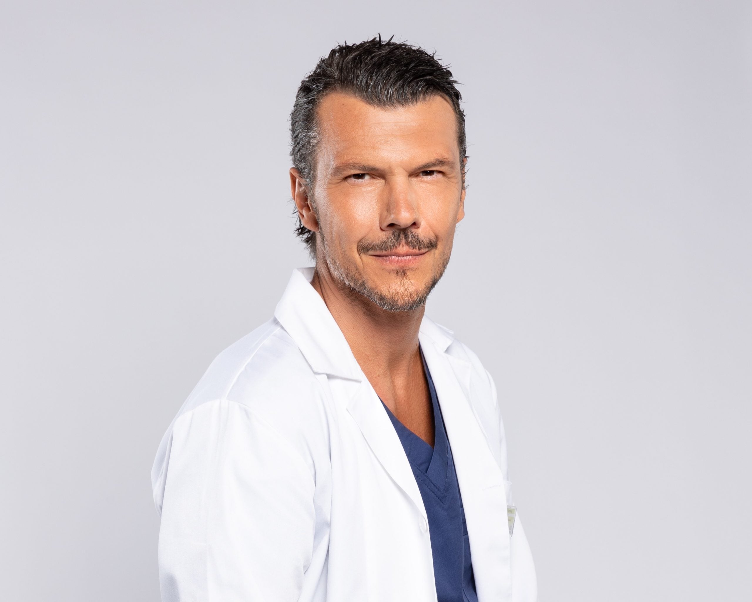 Ιωάννης Παπαζήσης: “Ο Γιατρός” είναι μια σειρά που παρακολουθώ και θαυμάζω