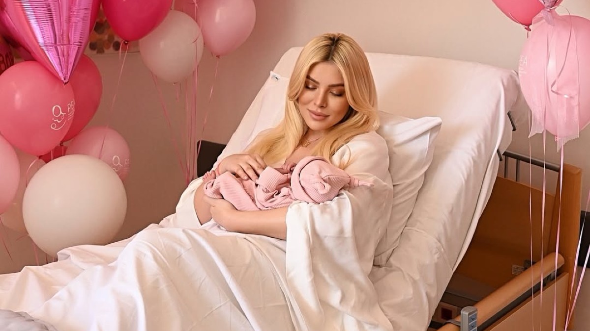 Home 70 Κατερίνα Καινούργιου: Πρώτες εικόνες με το μωρό και τον Παναγιώτη Κουτσουμπή – Έγινε μητέρα και «κατέκτησε» το Instagram