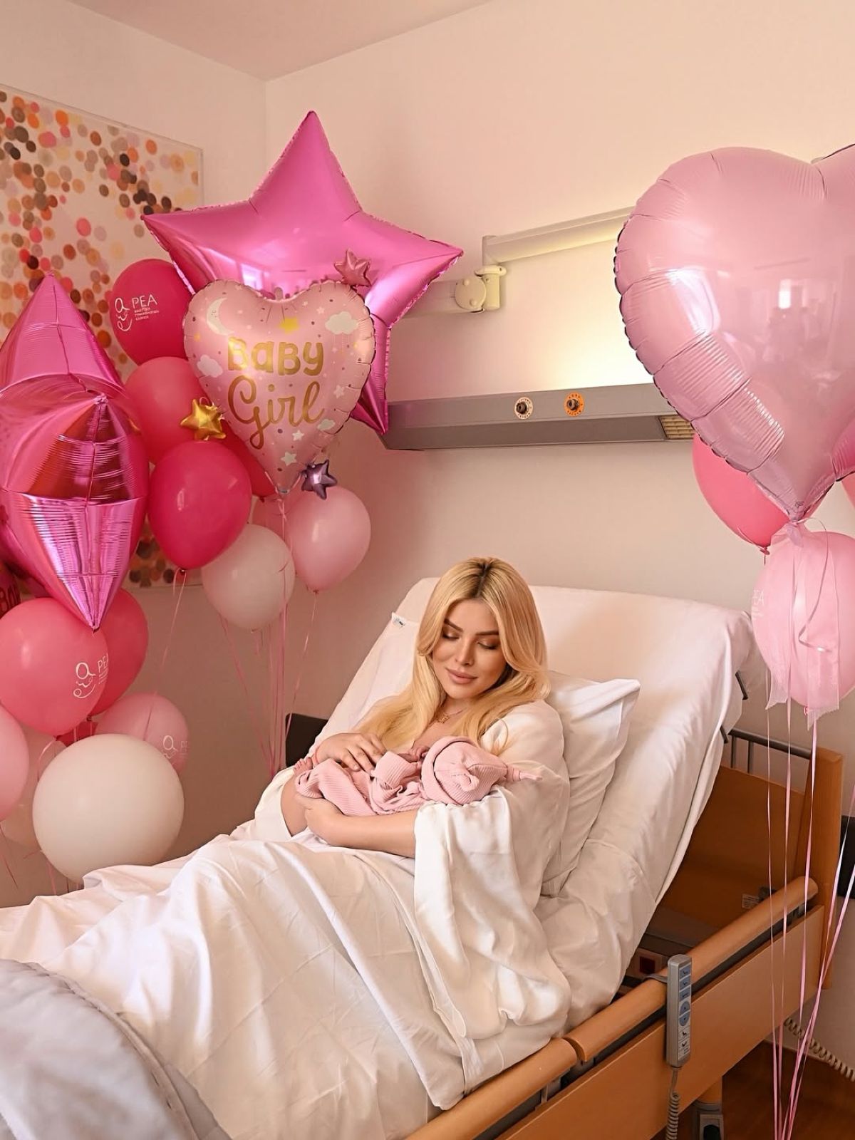 Η Κατερίνα Καινούργιου στο μαιευτήριο