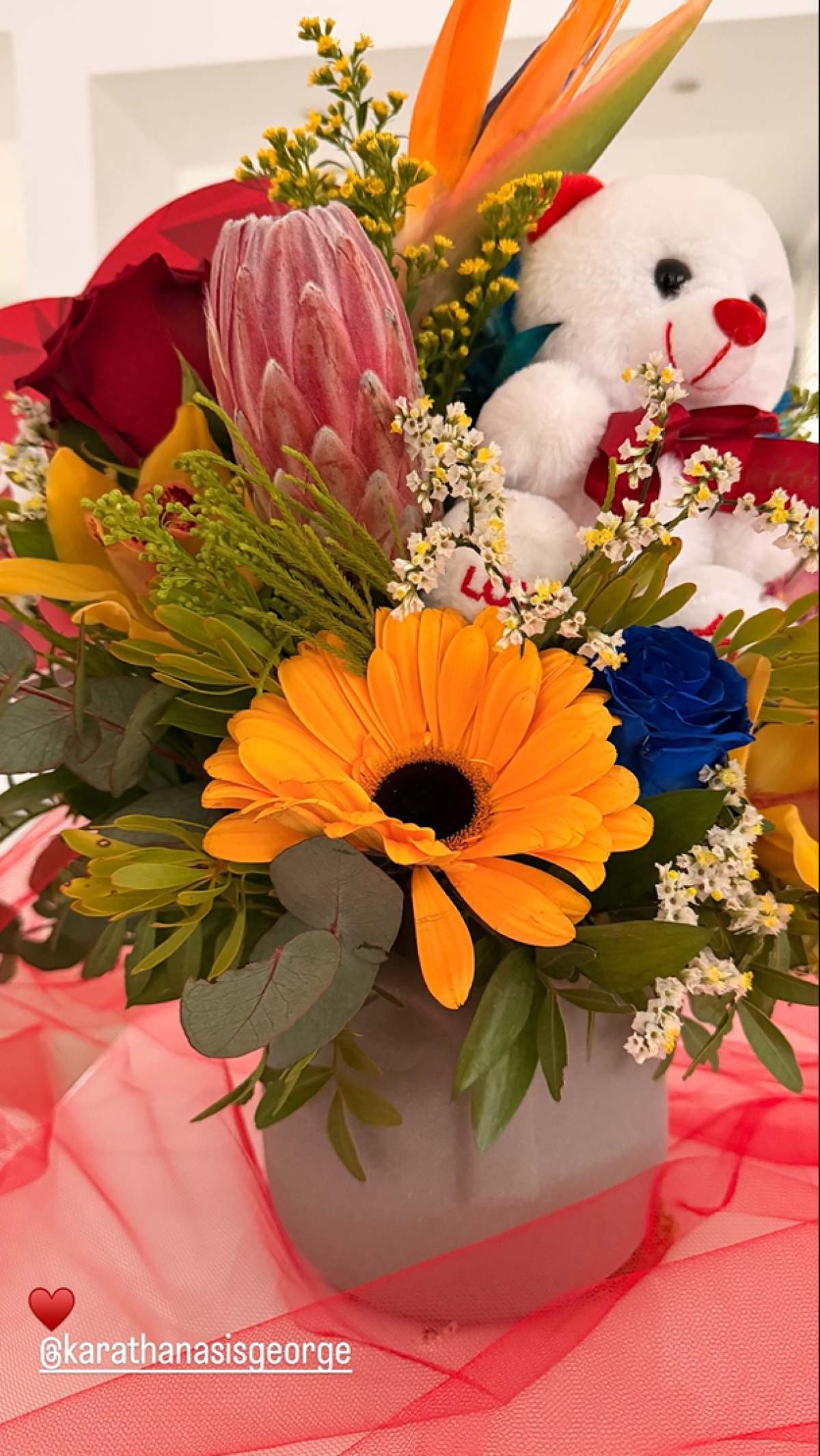 Τα λουλούδια που έστειλε ο Γιώργος Καραθανάσης στη Μαρία Κορινθίου