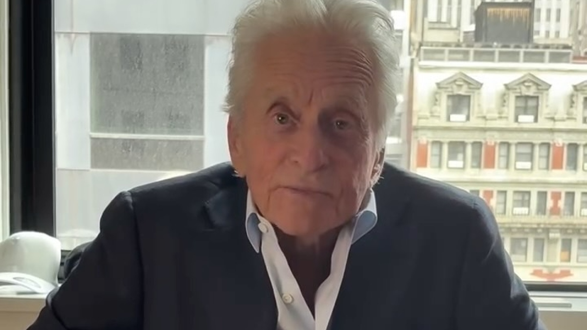 Μάικλ Ντάγκλας: Αγνώριστος ο σταρ του Χόλιγουντ – Η φωτογραφία που προκάλεσε έκπληξη (Βίντεο)