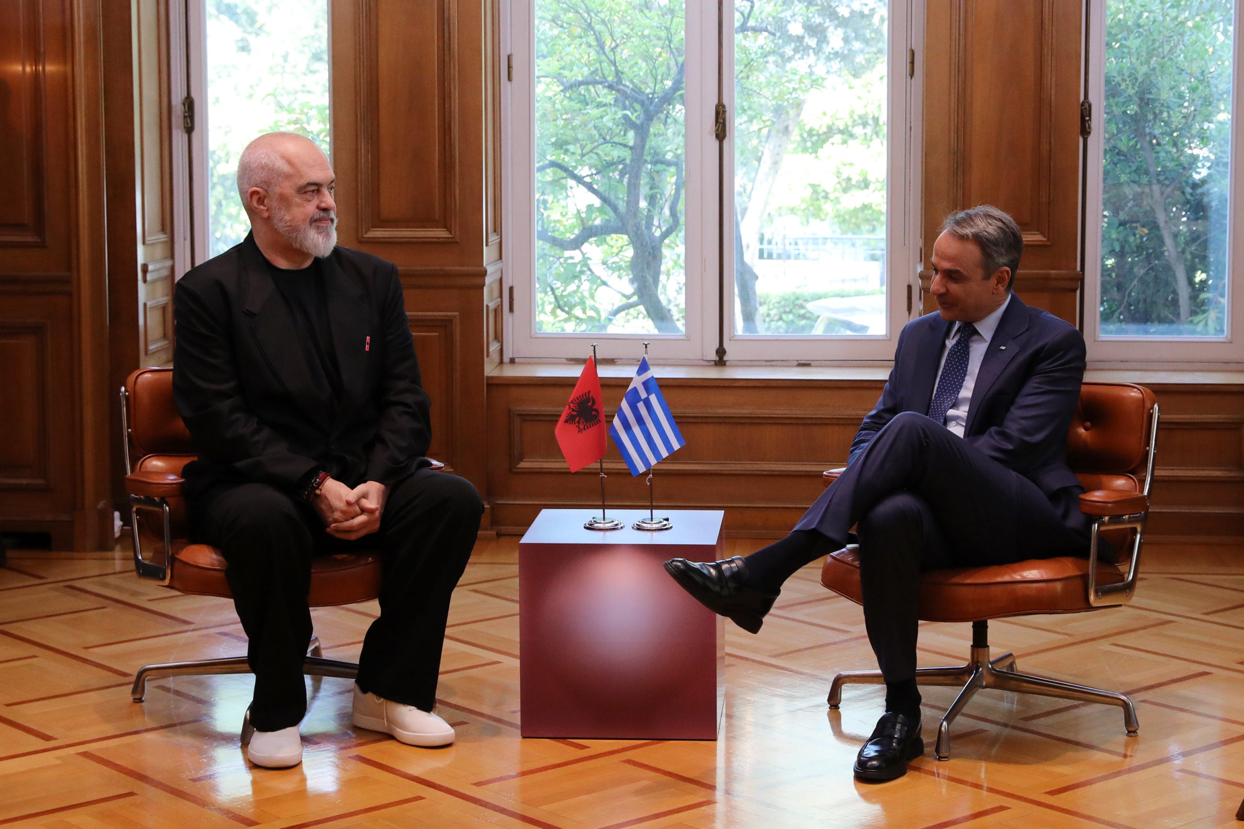 Έντι Ράμα: Απολογήθηκε για την ενδυμασία του στη συνάντηση με τον Κυριάκο Μητσοτάκη – «Ανεπαρκής ενημέρωση από το πρωτόκολλό μου»
