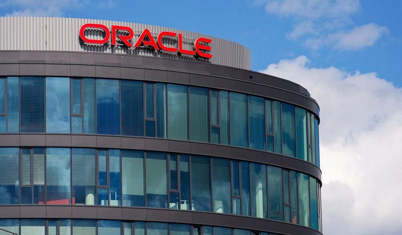Ιράν: Επιδρομές σε τεχνολογικά κέντρα της Oracle στο Ντουμπάι και της Amazon στο Μπαχρέιν