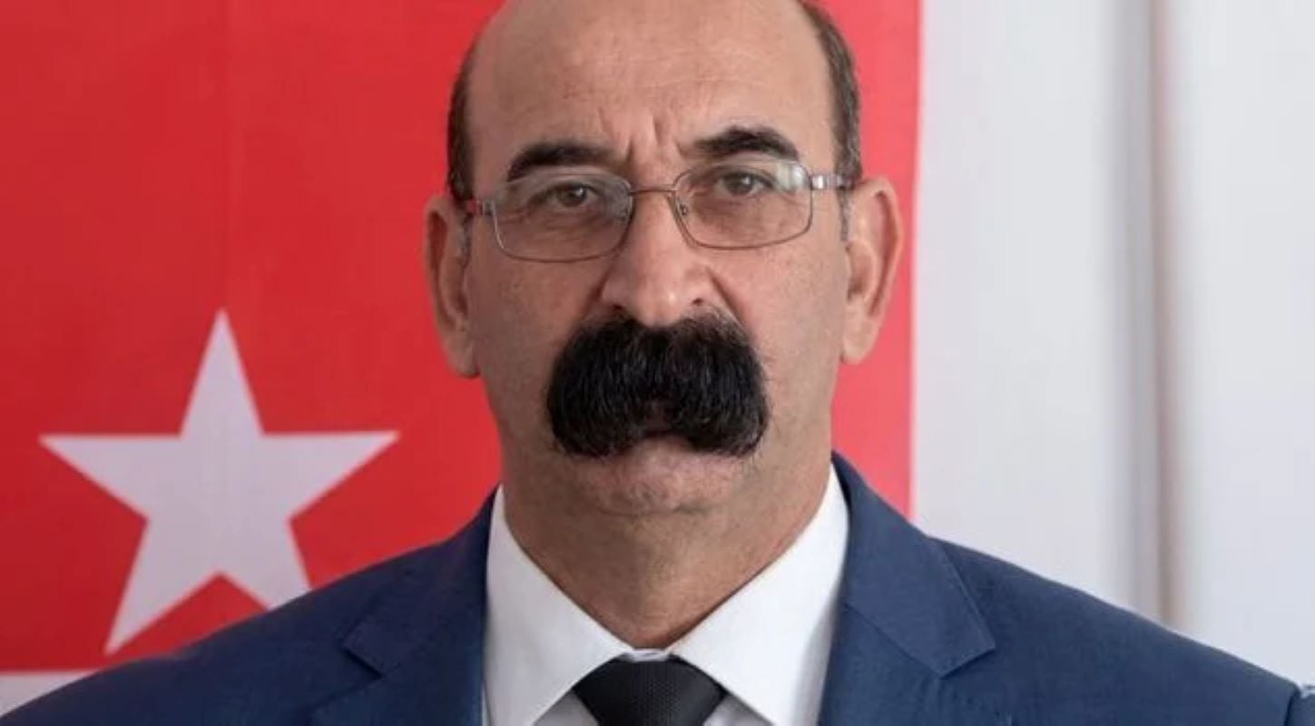 Τουρκία: Αξιωματούχος έγινε viral για το εντυπωσιακό μουστάκι του – Αναστάτωση στα social media