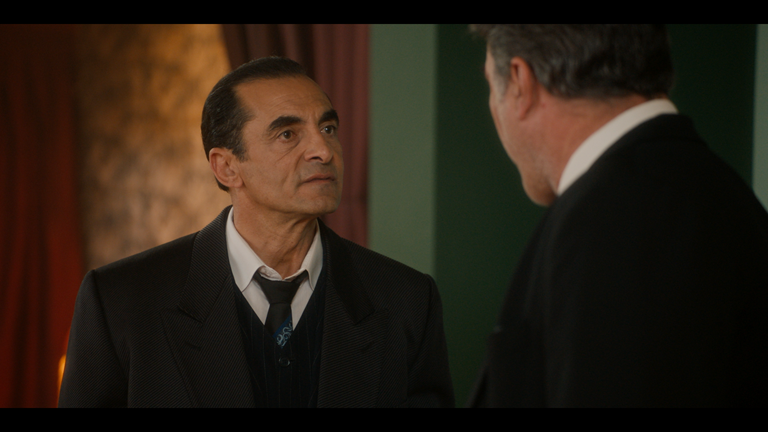 Στη γειτονιά με τα κόκκινα φανάρια: Η Άντζελα πιάνει δουλειά στο Πόρτο Λεόνε