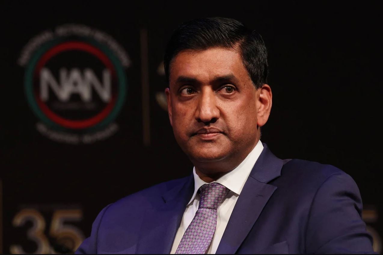 ΗΠΑ: Βουλευτής προβλέπει ότι ο Κάρολος θα μιλήσει για τα θύματα Επστάιν στο Κογκρέσο