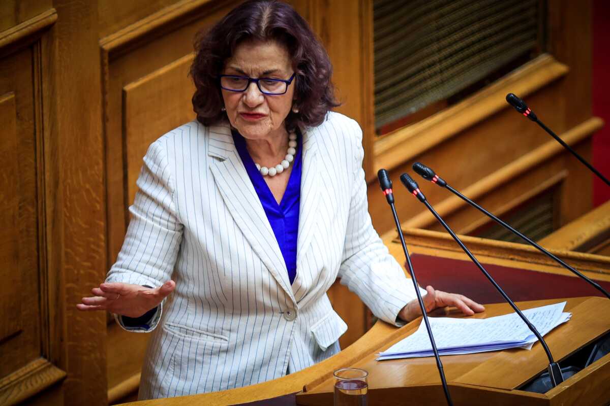 Πέθανε ο γιος της Θεανώς Φωτίου σε ηλικία 48 ετών